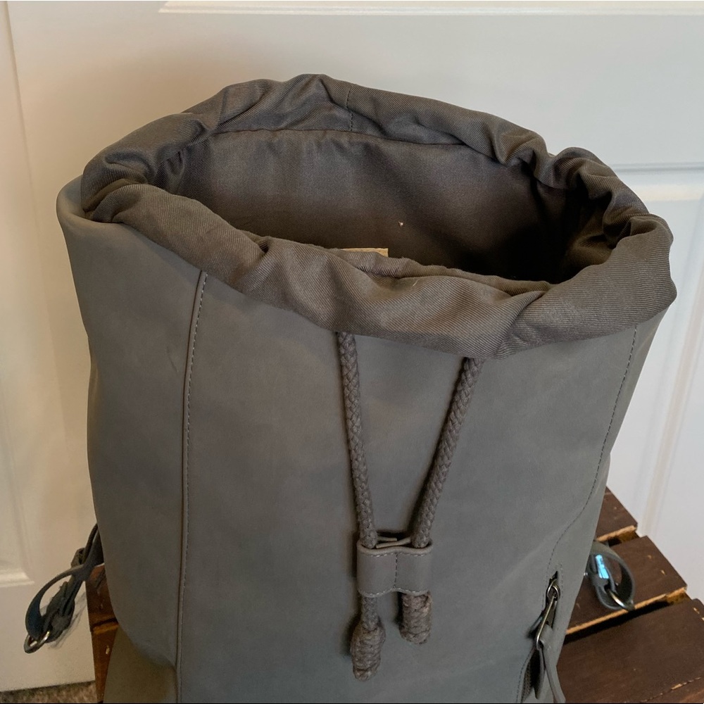 Like New! Grey Universal Thread Drawstring Backpa… - image 8